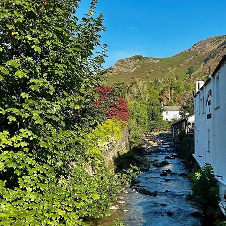 Juniper Lodge, District Shepherd Hut With Hot Tub * Coniston