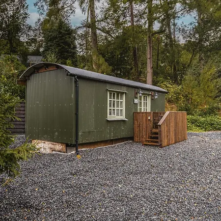 Juniper Lodge, District Shepherd Hut With Hot Tub *