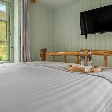 Juniper Lodge, District Shepherd Hut With Hot Tub Coniston