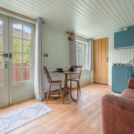 Juniper Lodge, District Shepherd Hut With Hot Tub Hébergement de vacances *