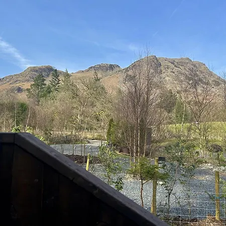 Juniper Lodge, District Shepherd Hut With Hot Tub *