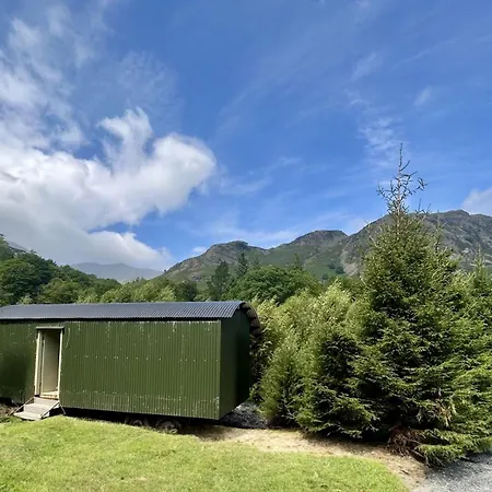 Juniper Lodge, District Shepherd Hut With Hot Tub