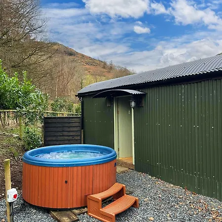 Tatil Evi Juniper Lodge, District Shepherd Hut With Hot Tub